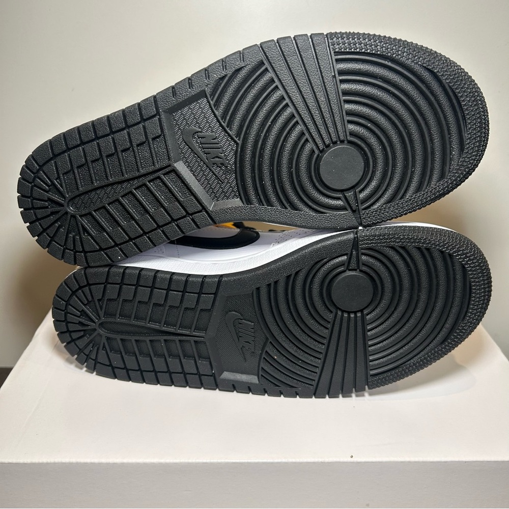 Nike Jordan 1 Mid Women Sneakers 5 - Picture 9 of 10